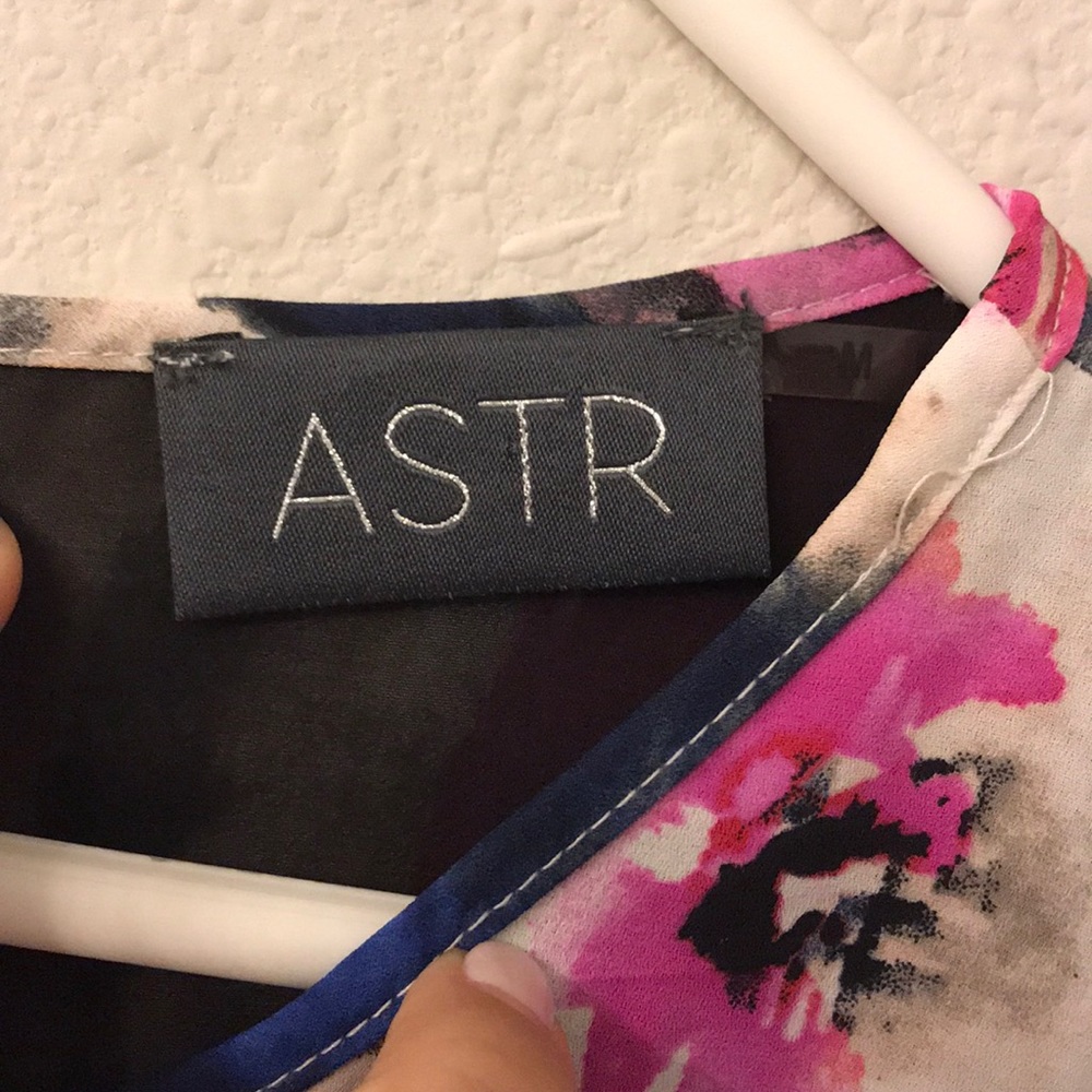 ASTR Dress - Picture 2 of 4
